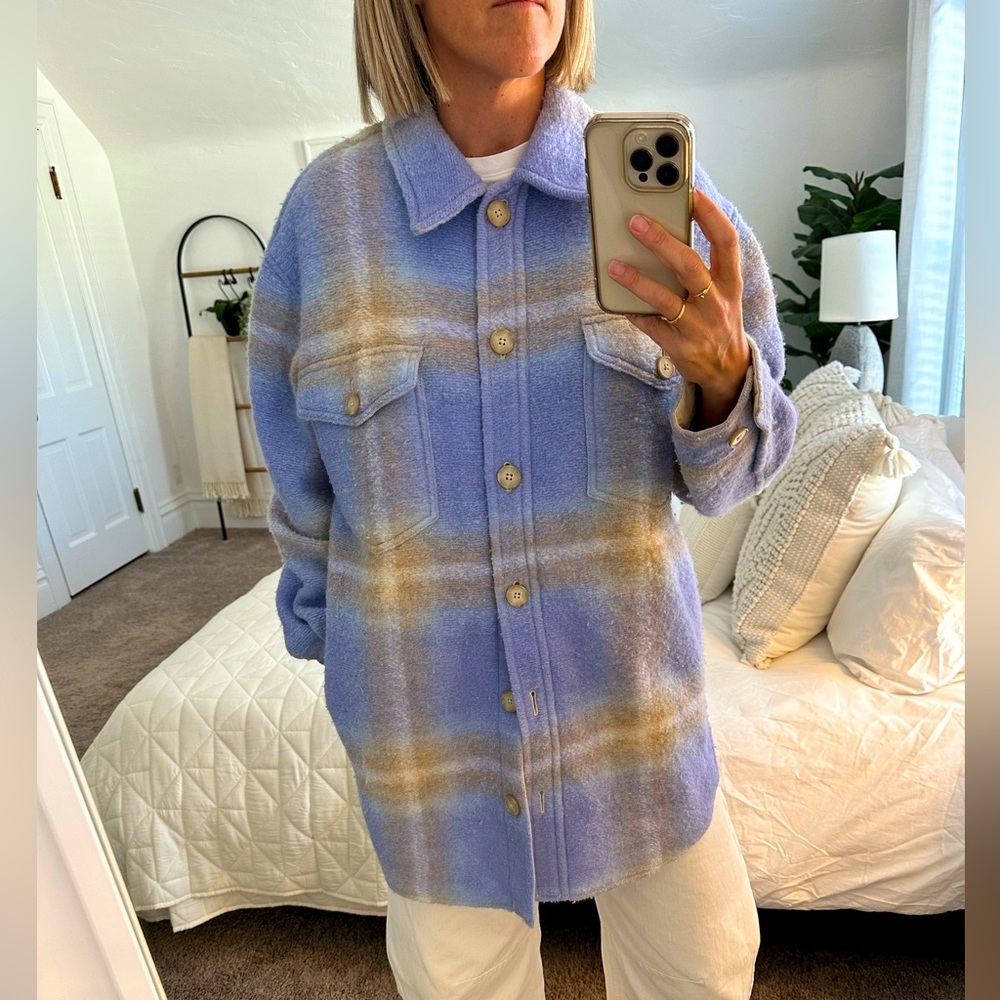 Aritzia Wilfred Shirt Jacket. Size Medium. Women’s.